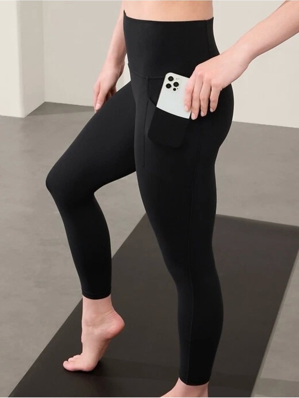 Athleta Salutation High-Waist 7/8 Tight Size Medium NWT Black